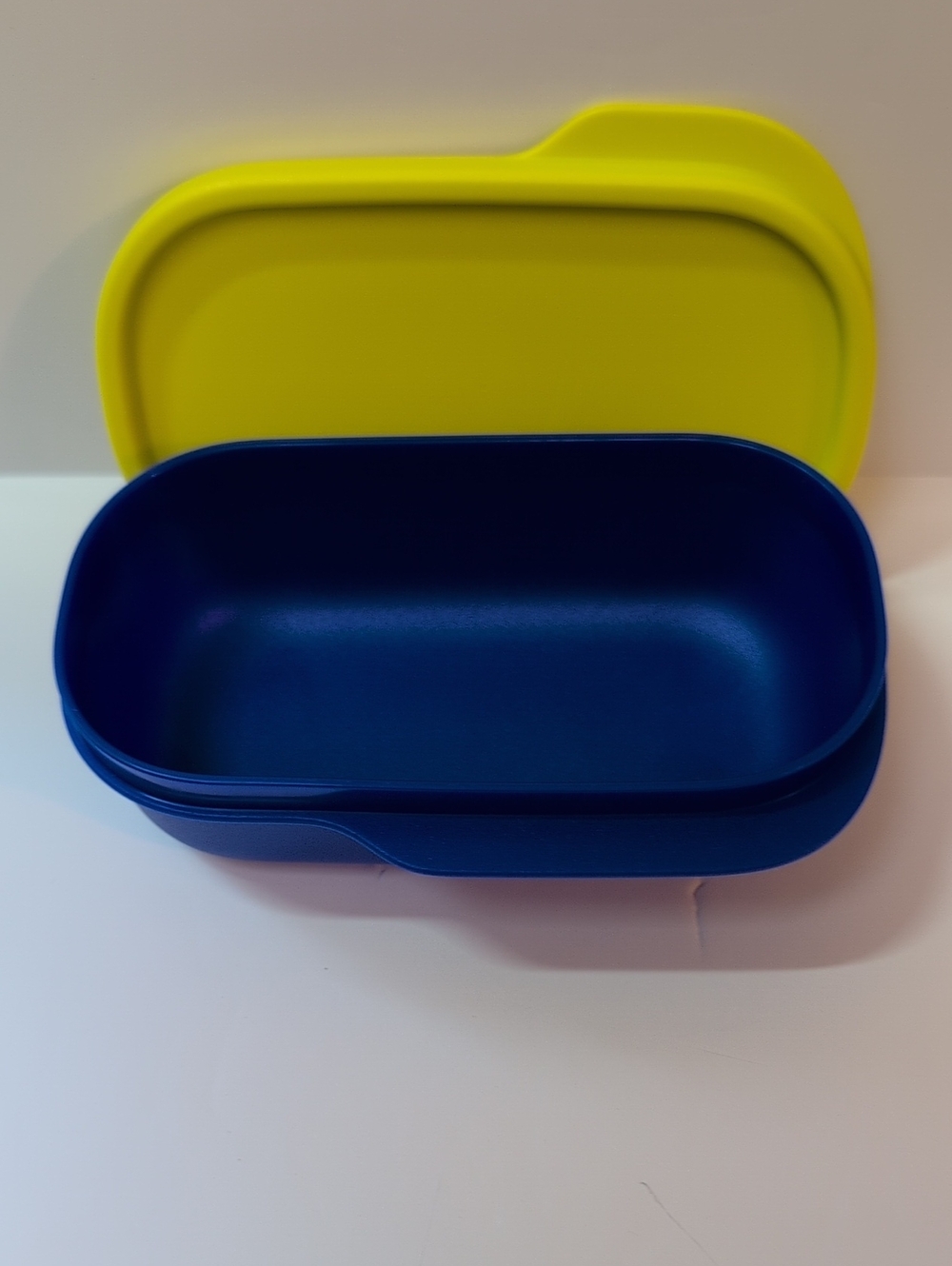 Tupperware®️ Slim Lunch Container - Picture 4 of 8